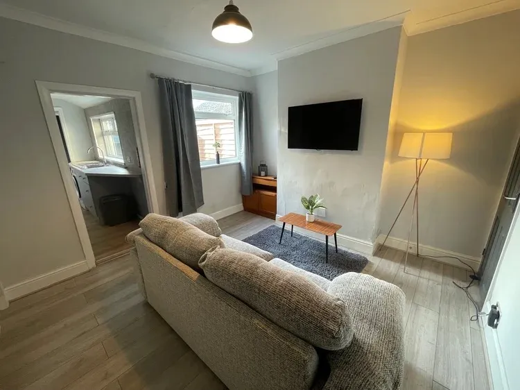 Homely 2 Bed Terraced House // Aug 2026 - Image 10